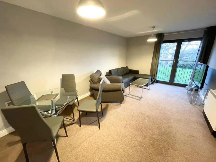 BEST PRICE! Huge 1 bed Apartment, City Centre, Single Beds or Super King, Sofabed & FREE SECURE PARKING