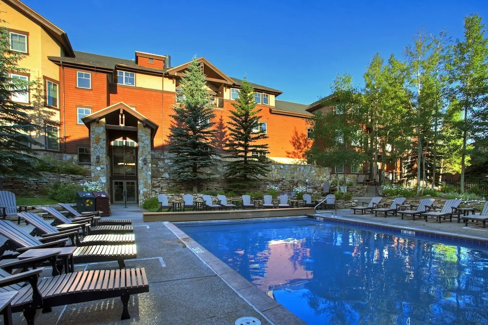 Grand Timber Lodge
