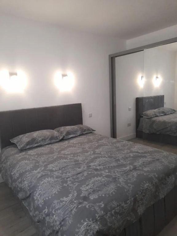 Apartment - Sleeps up to 6 & Free Parking