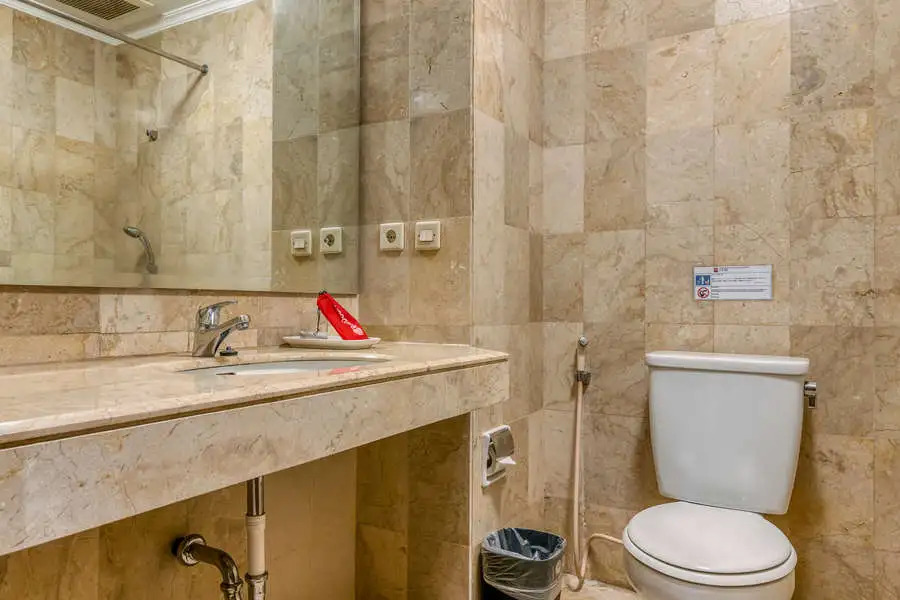 RedDoorz Plus near Dharmawangsa Square