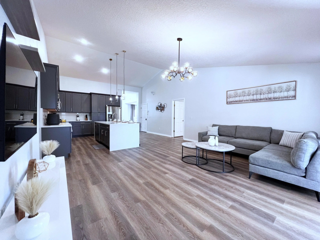 Beautifuly 5bd Pool Gm Hm, Legacy Park-409cr 5 Bedroom Home by RedAwning