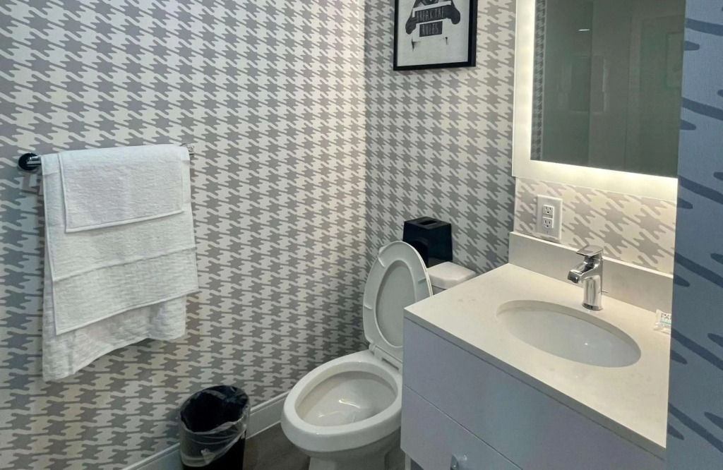 Отель Quality Inn & Suites Thunder Bay Downtown