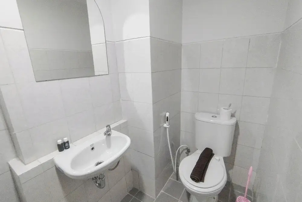Modern Looking Studio Apartment At Suncity Residence