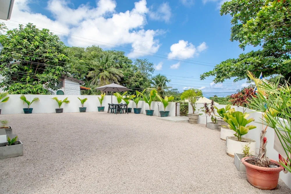 2-bed Apt, Sleeps 5, Near Beau Vallon Beach