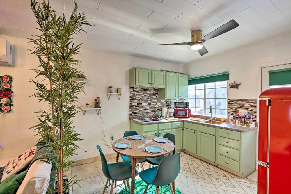 'the Goat Hut' Studio Casita: 11 Mi to Strip!