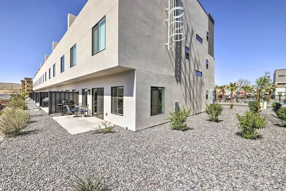 Spacious St. George Townhome w/ Grill & Views!