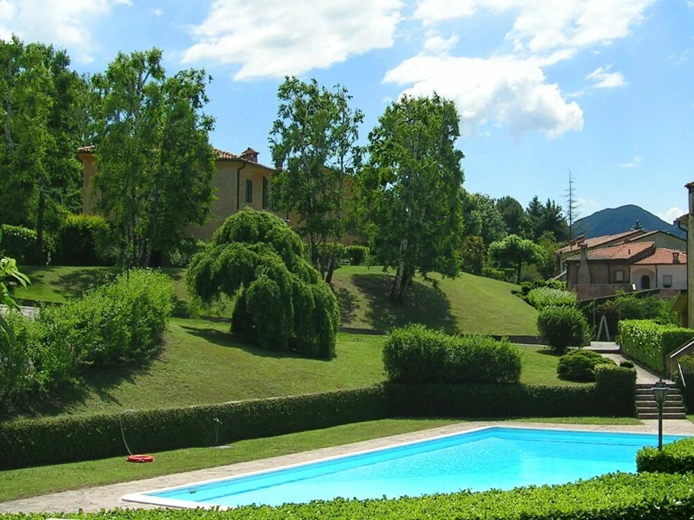 Spacious and Neat Linked House at the Como Lake