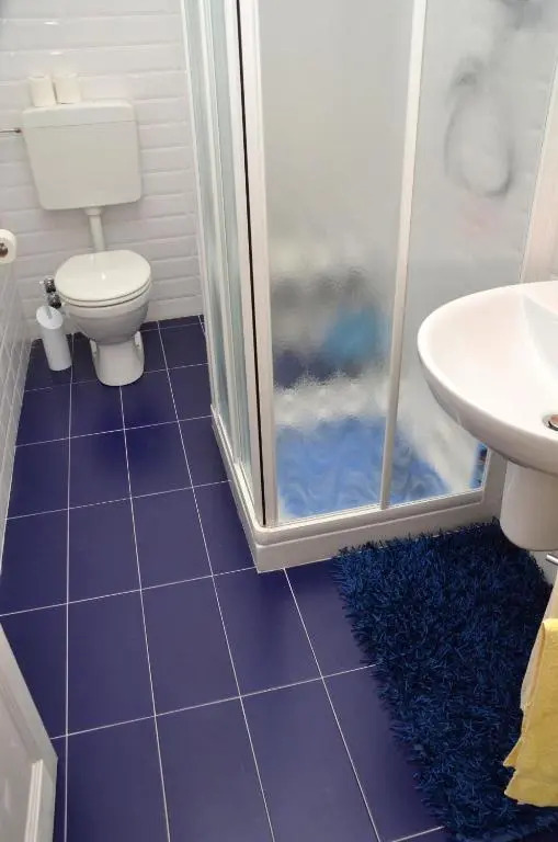 "B&B Sans égal", con CAMERE PRIVATE e APPARTAMENTI al PIANO TERRA a Biella