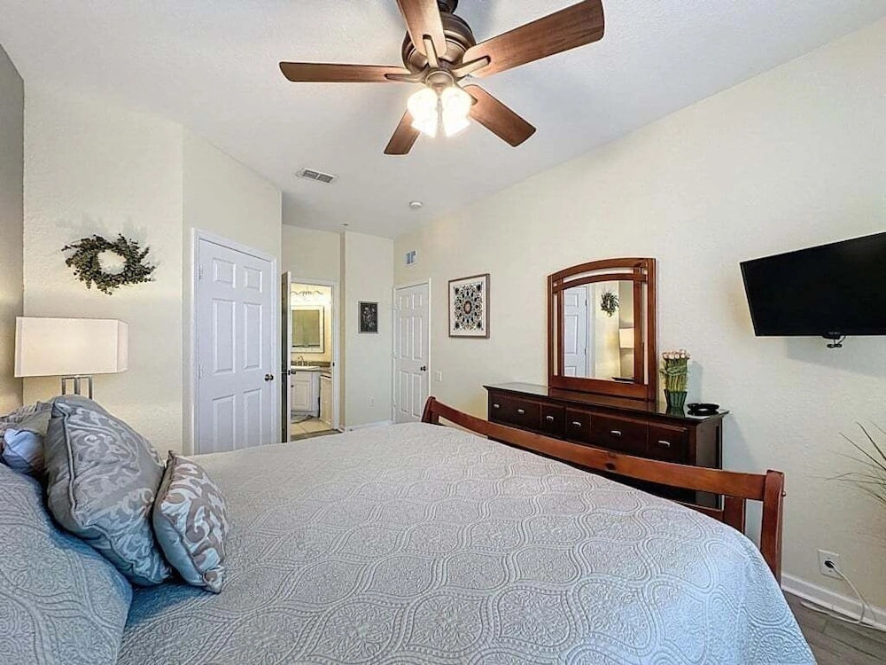 Create Magic Moments Steps Away From Waterpark 3 Bedroom Condo