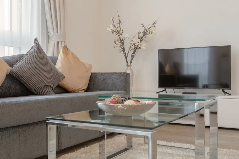 1 Bedroom Flat in Surrey Quays With Balcony