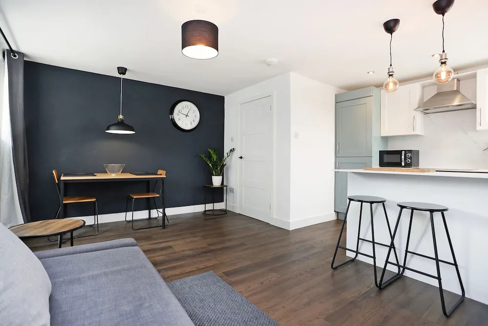 JOIVY Contemporary Royal Mile Apartment W/Balcony