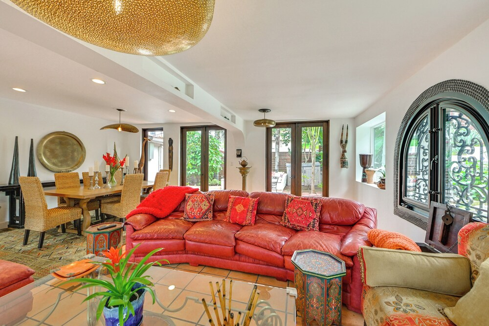 Gather & Unwind Outdoors, Stylish Vista Retreat!