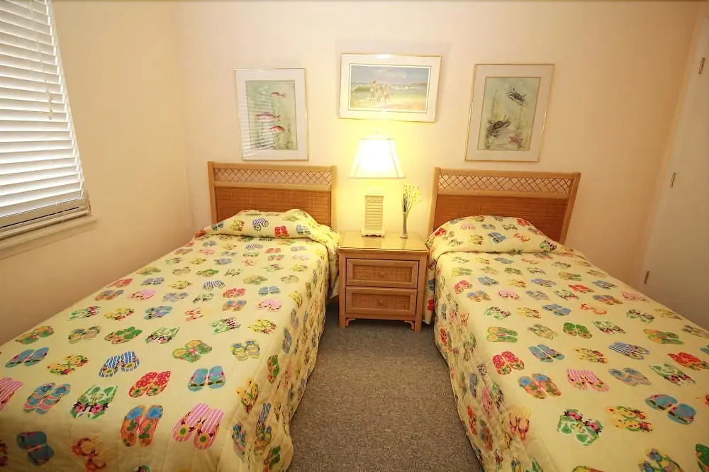 Windrift 410w 2 Bedroom Condo by RedAwning