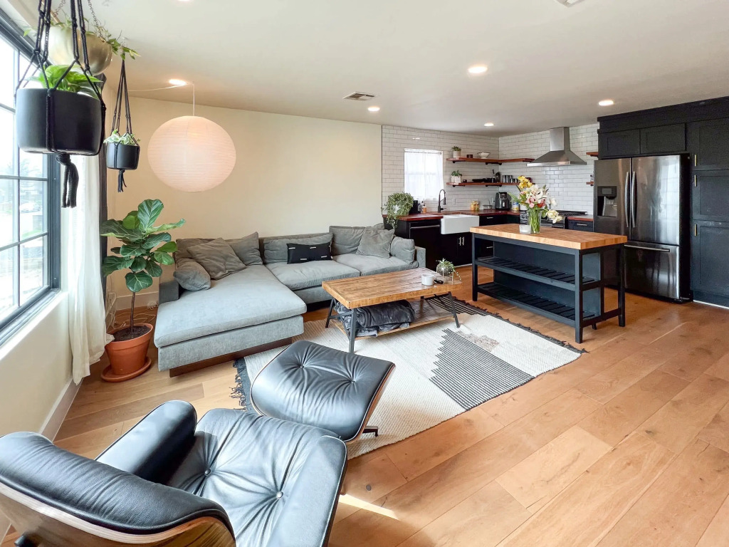 East Austin Bungalow With Music Studio Firepit