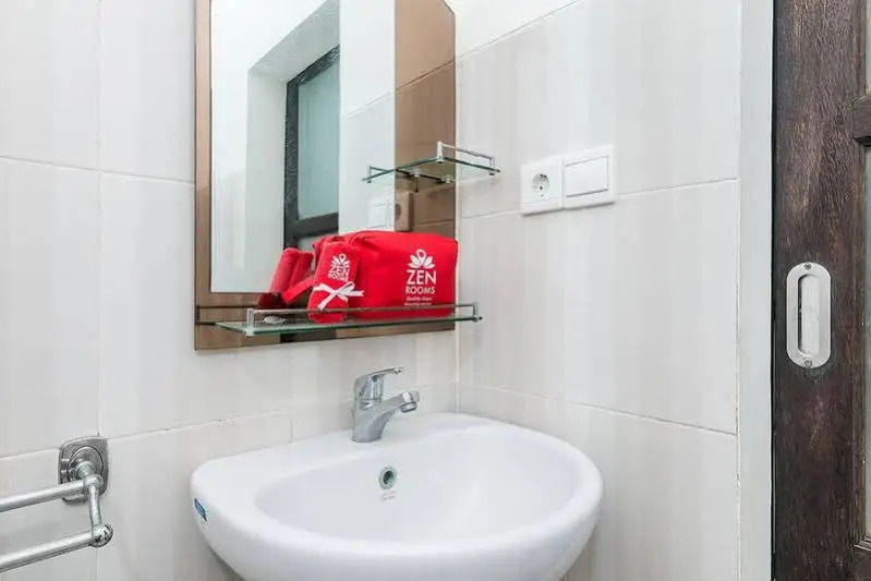 ZenRooms Seminyak Gunung Athena