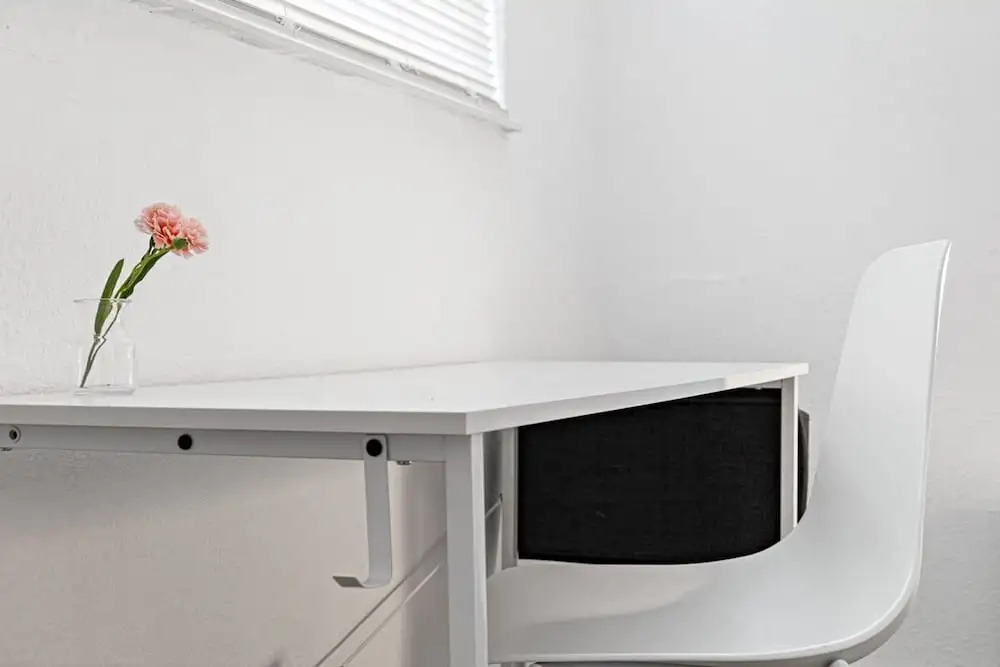 Stylish 2 BR Condo - Free Parking on Premises