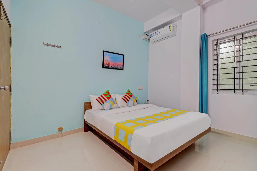 OYO 78917 Mandhara Suites