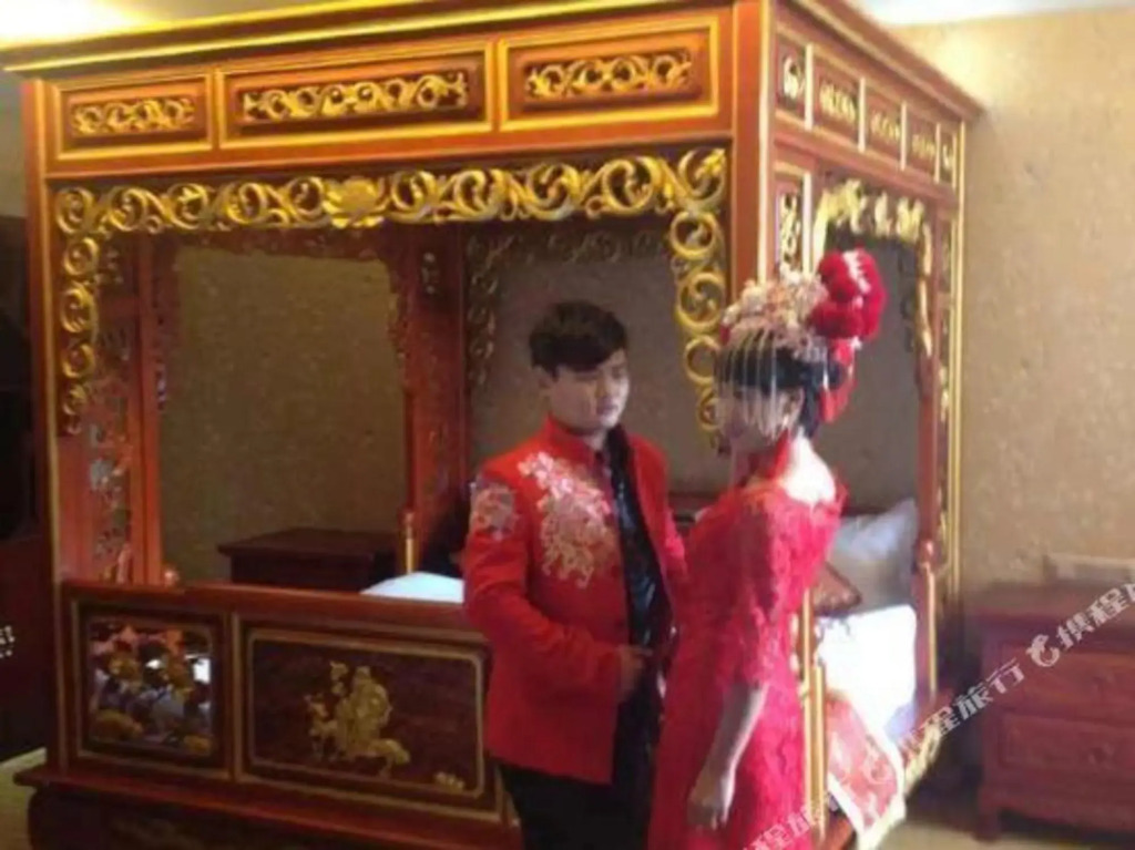 Maitreya Sanlong Hotel (Huquan Hot Spring Ecological Park Honghe Water Town Branch)