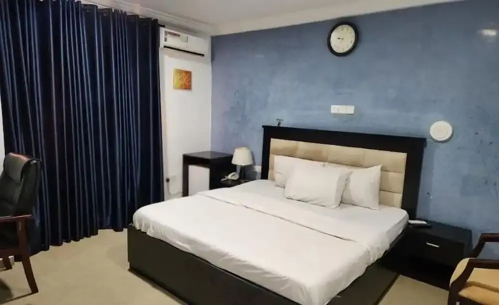 Davies Suites