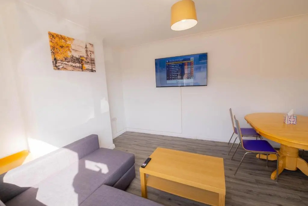 Spring House with Private Parking