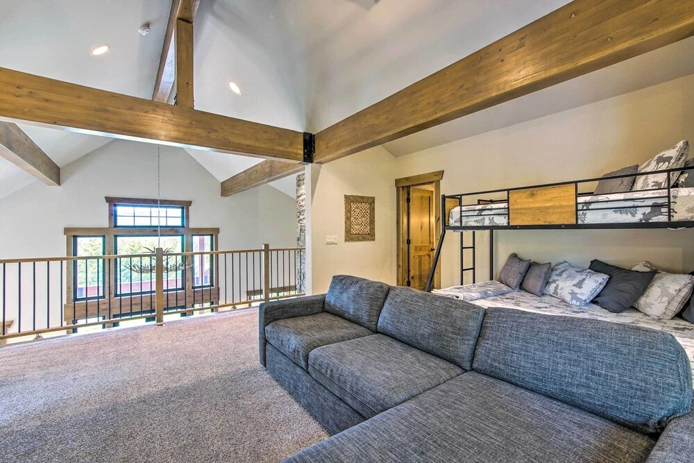 Soak, Night Ski & Explore! Cle Elum Mtn-view Cabin