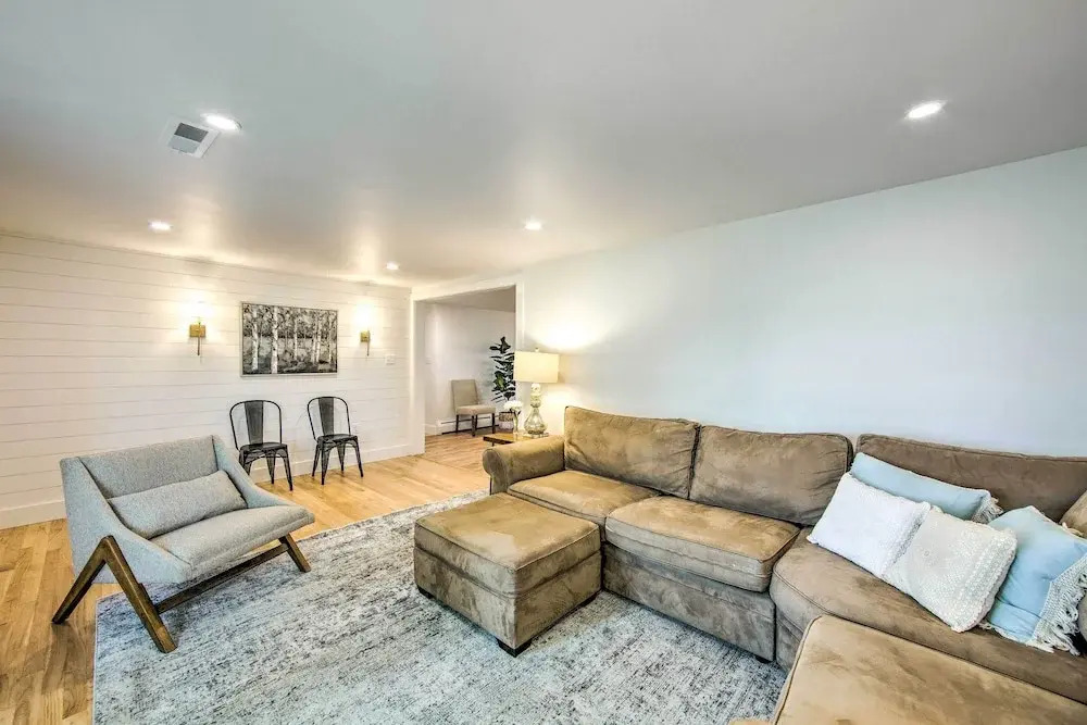 3 Mi to Dutch Wonderland: Serene Home w/ Deck