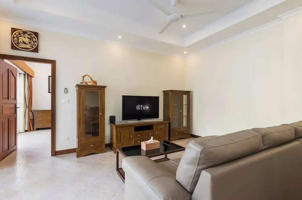 Luxury 3BR Pool Villa Pratamnak Soi5-50m to Beach