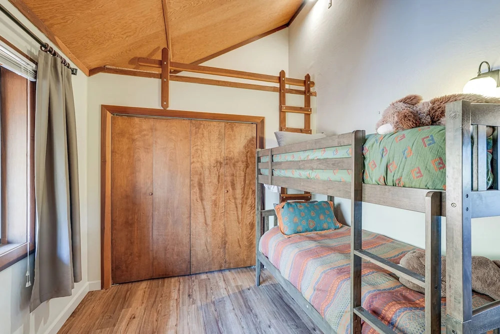 Deck & Gas Grill: Secluded Arnold Cabin Rental!
