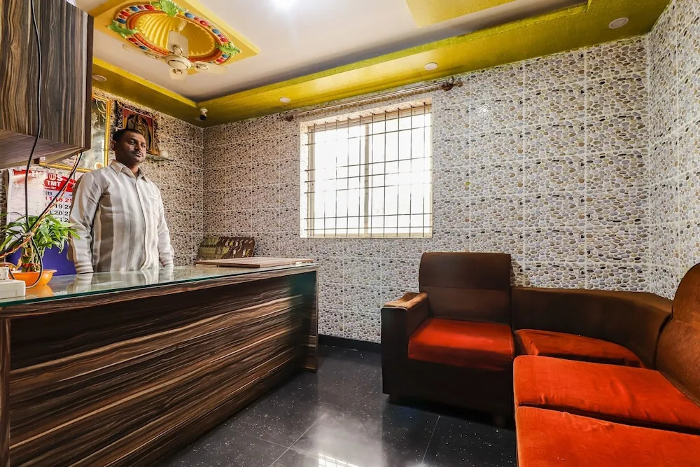 Spot on 48301 Thirumala Boarding & Lodge
