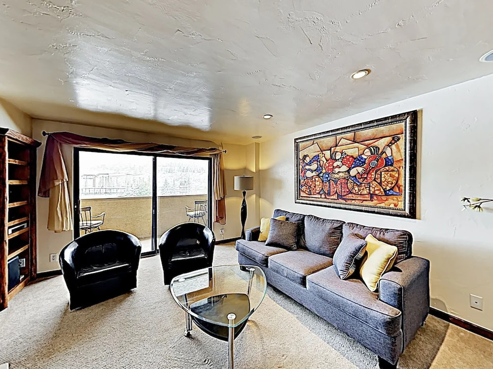 New Listing! Updated Ski Getaway -- Steps To Lift 2 Bedroom Condo