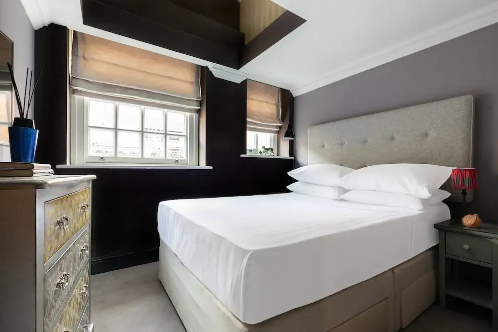 Chelsea Embankment III by Onefinestay