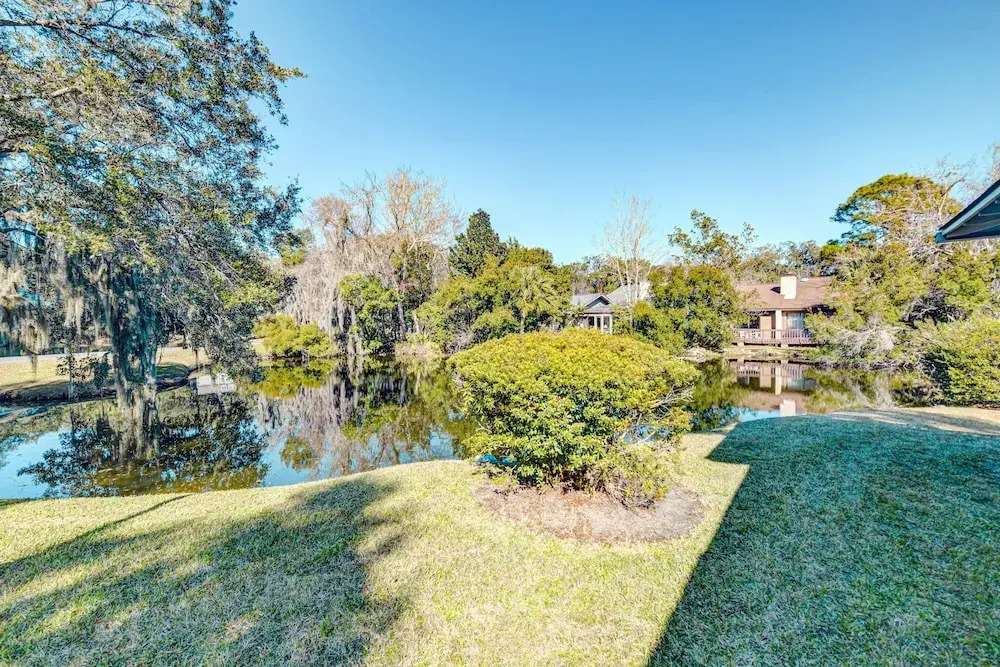 Sleek Golf-front Condo With a Washer/dryer, Deck, & Central AC - dog Friendly