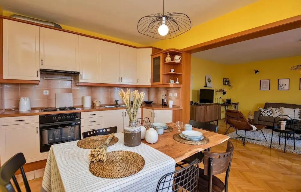 Awesome Apartment in Makarska With 3 Bedrooms and Wifi