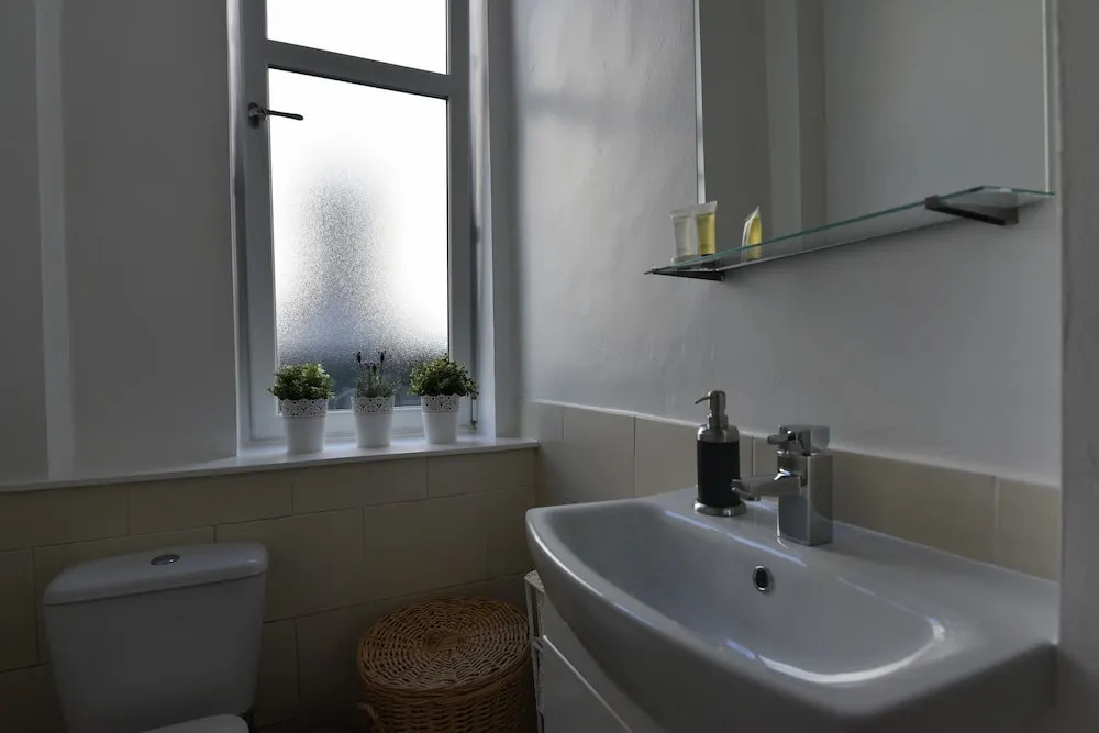 First - Caledonian House Apartment