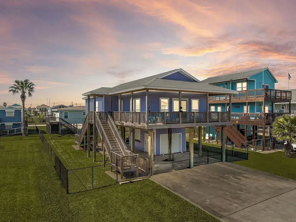 Lavender Shores by Ryson Vacation Rentals
