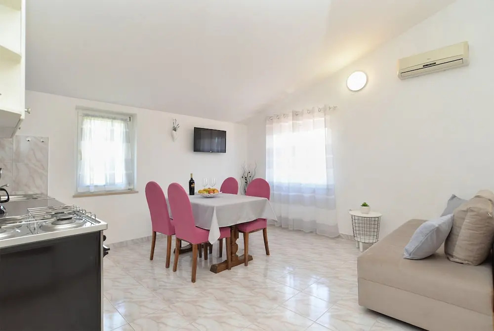 Apartments Emil 596