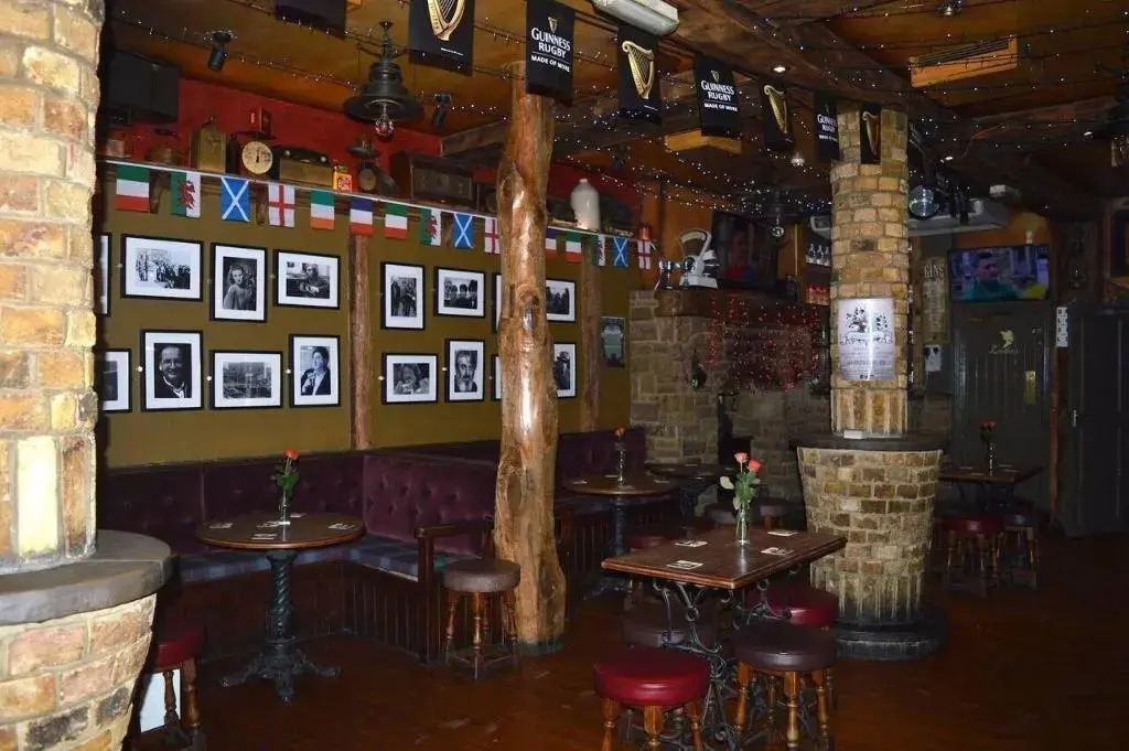 The Crown Pub & Guesthouse
