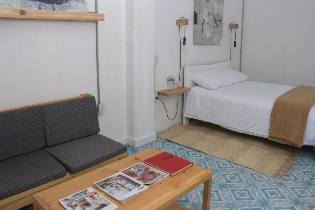 La Tozi Hotel