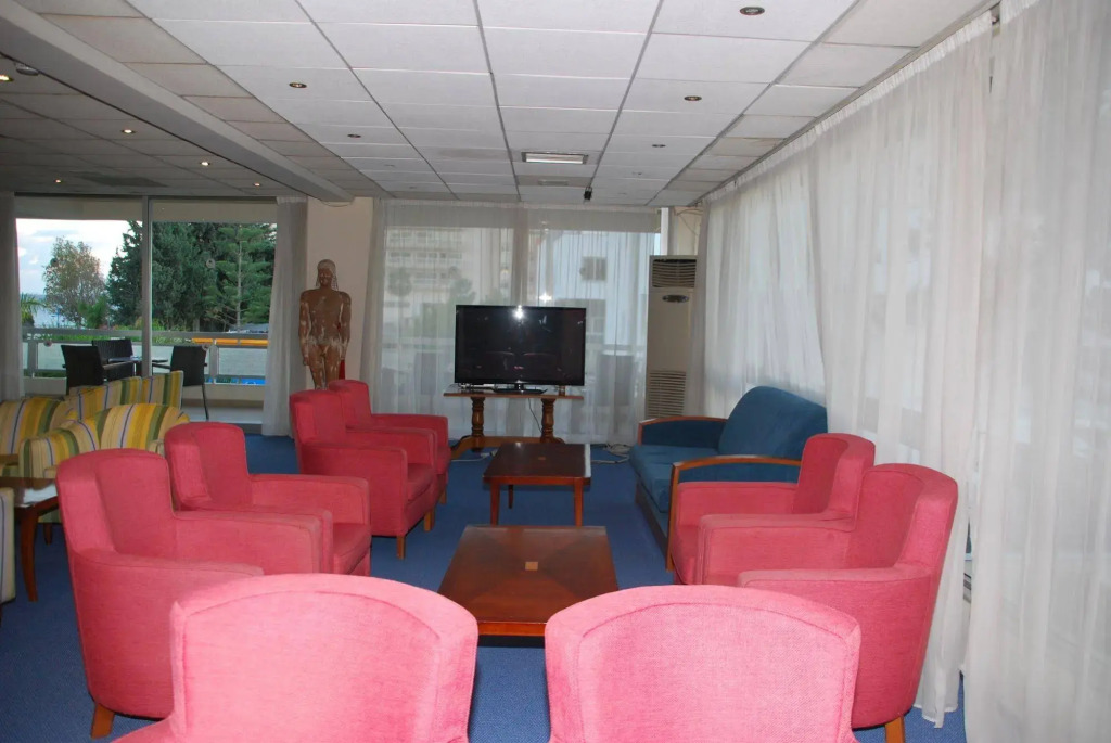 The Caravel Hotel