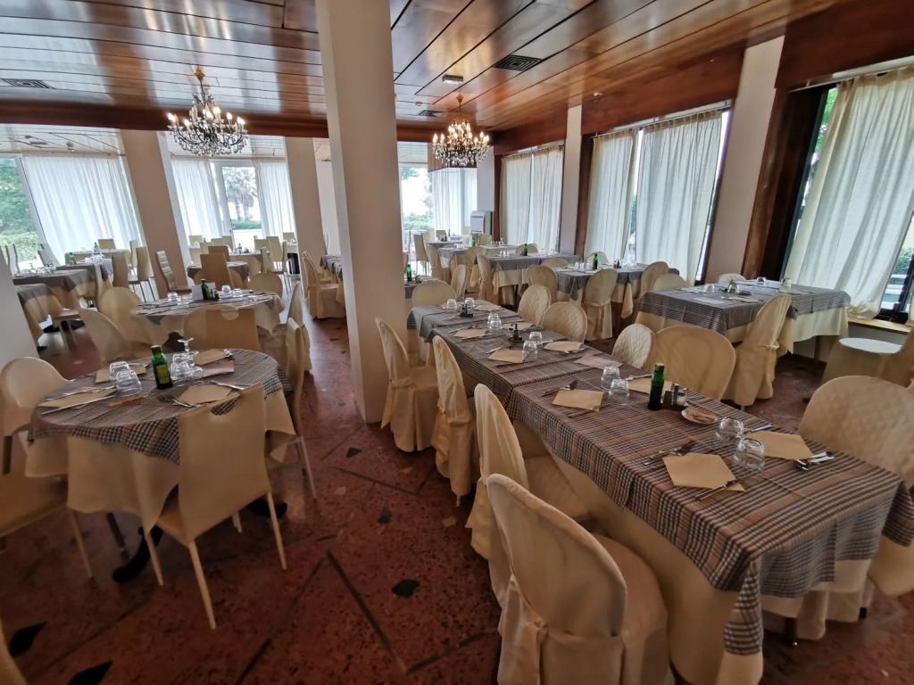 MoMo Seaview Hotel