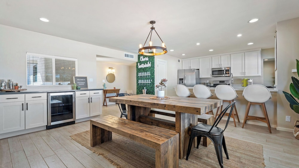 Heated Pool, Fire Pit, Games & Outdoor Dining Just Minutes to Old Town Drift House by Avantstay