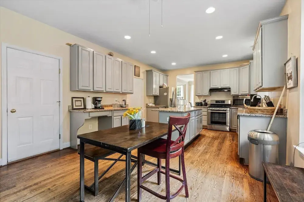 Entire 4 BR in Beloved DC Area Takoma Park