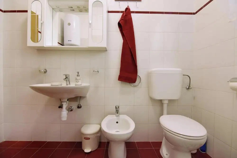 Spacious Apartment With Parking
