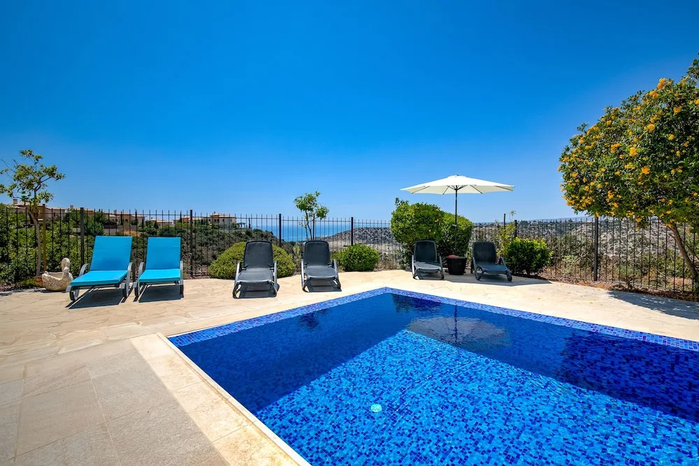 Stunning 3 bedroom villa 'BZ01' with private pool, stunning views, communal pool and resort facilities, Zephyros Village on Aphrodite Hills Re