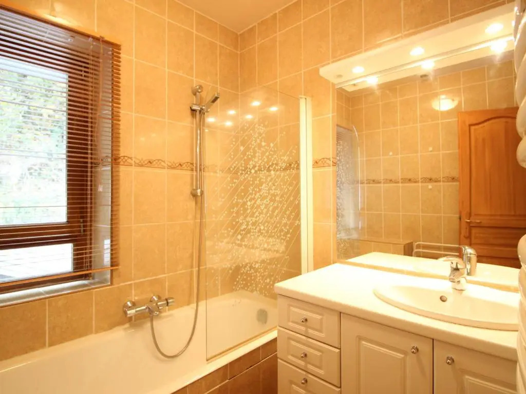Appartement La Bourboule, 3 pièces, 5 personnes - FR-1-608-14