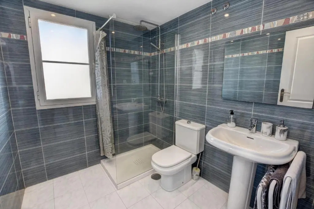 TIMON II, Luxury 3 bedroom Beachside Apartment