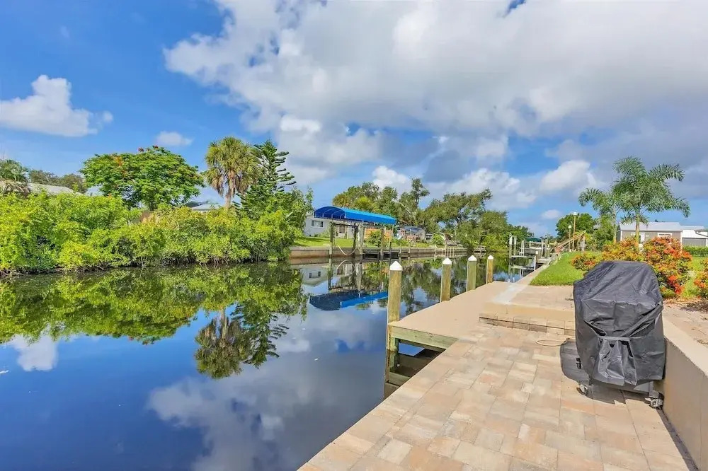 Englewood 5 Bedroom Pool Home 3 miles to Gulf Beaches! 5 Home