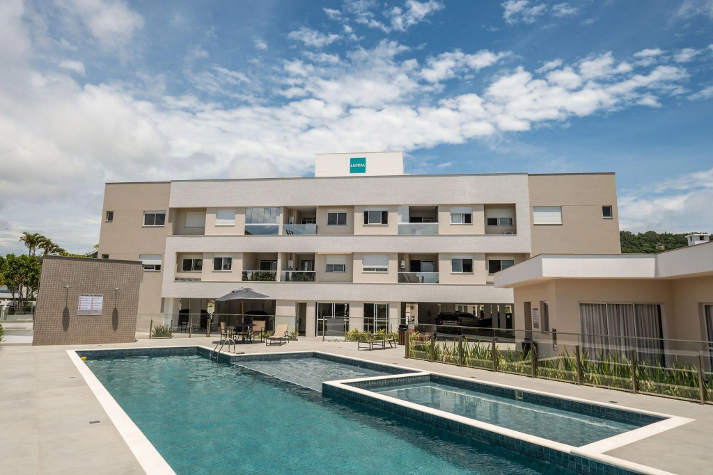 Apto C/piscina A 750m Da Praia Cci105