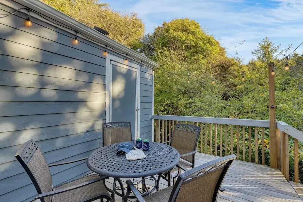 Royal Canoe by Avantstay Walk to the Shore + Cozy Fireplace