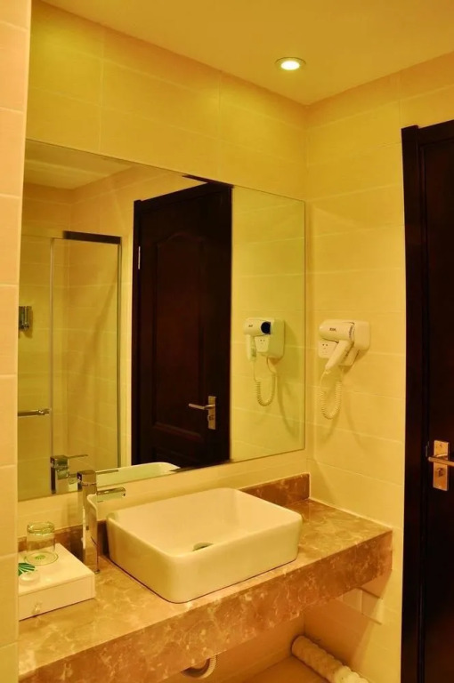 Yanji Changbaisong Hotel